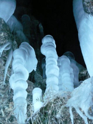 冰柱石筍冰的形成