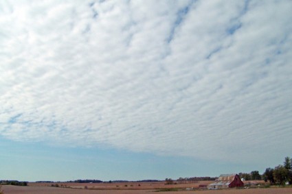 印第安纳州农场和天空
