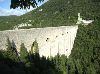 Italia aqueduct bersejarah
