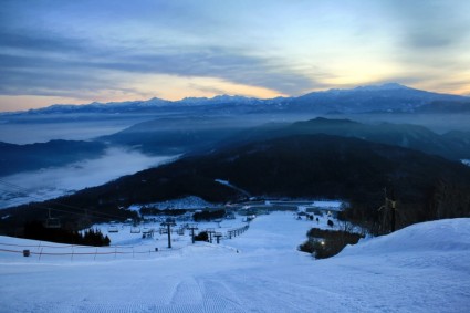 日本滑雪度假村山