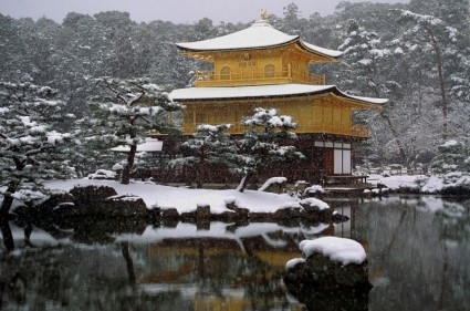 Japón templo nieve