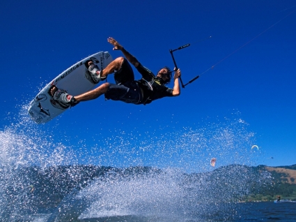 الرياضات المائية خلفية kiteboarding الرياضية