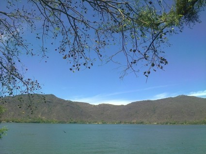 Laguna núi bầu trời