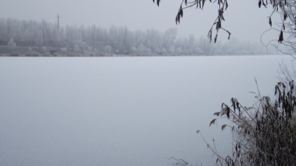 بحيرة الشتاء المناظر الطبيعية الجليد