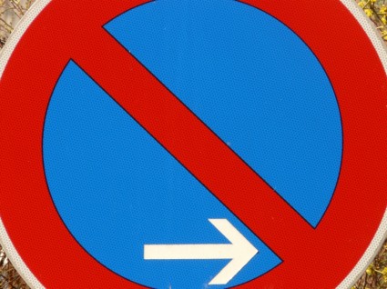begrenzte Parkplätze verbieten keine Parkplatz-Schild