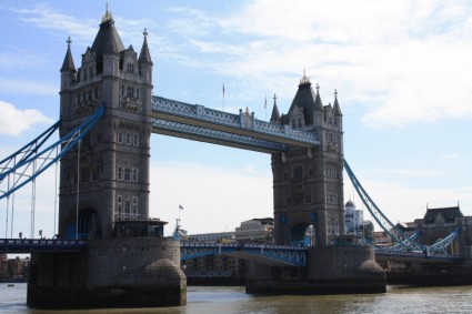 لندن جسر نهر التيمز