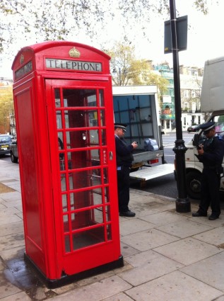 Luân Đôn gian hàng điện thoại điện thoại màu đỏ hộp