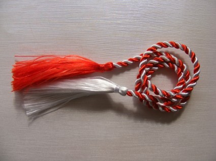 martisor 赤いロープ