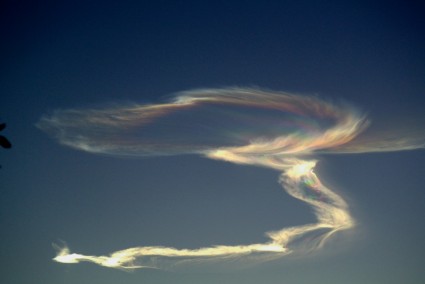 ミサイルの飛行機雲