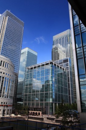 edificios modernos de oficinas
