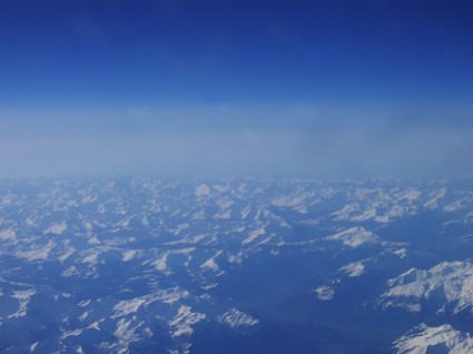 montanhas voando azul