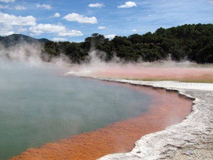 source thermale de Nouvelle-Zélande lac champagne