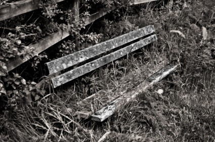 古いベンチ