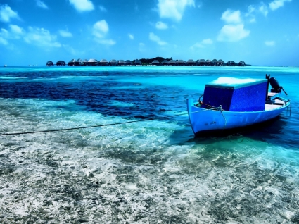velho barco no mundo de Maldivas kuda huraa wallpaper