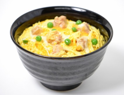 oyakodon 쌀에 닭고기와 달걀