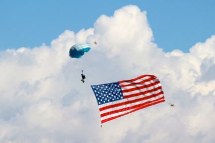 Fallschirm parasailing Wolken