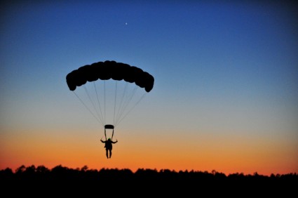 прыжки с парашютом посадки парашютист