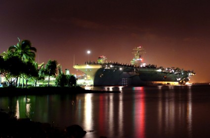 夏威夷珍珠港的船