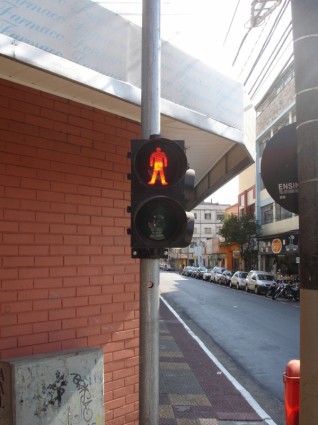 пешеходный сигнал остановки