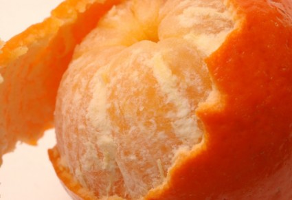 橙色的清晰圖片的皮剝掉