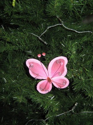 ピンクの生地の蝶