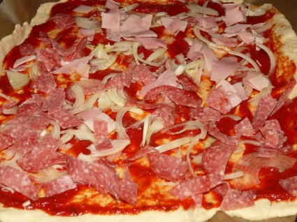 pizza topping pizza sosis