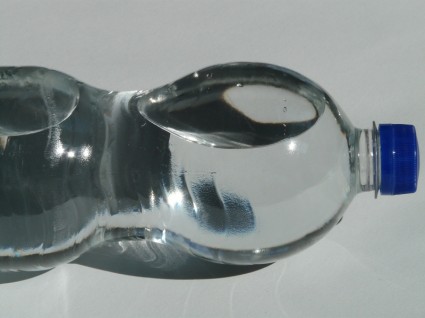 agua mineral de botella de plástico botella