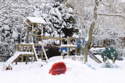 Taman Bermain Anak di musim dingin