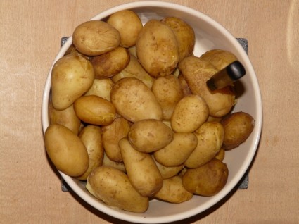 厨师煮熟的土豆