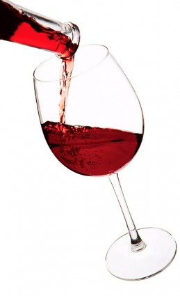 влить красное вино изображение