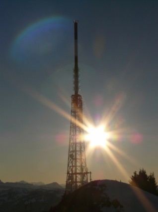 mastro de rádio rádio torre esverdeou