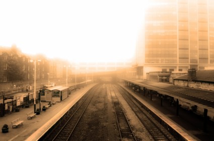 ferrovia nella nebbia