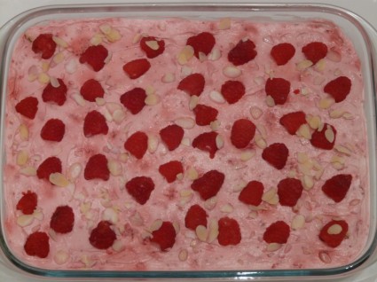 Raspberry dadih quark dessert