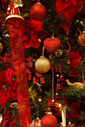 赤のクリスマス ツリーの装飾