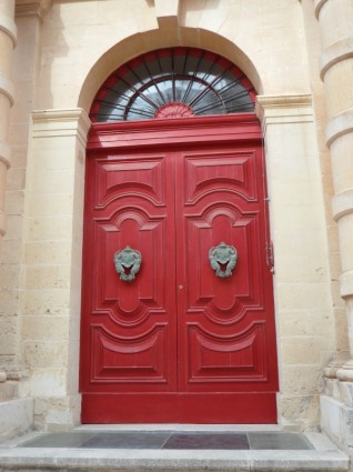 赤い赤いドア