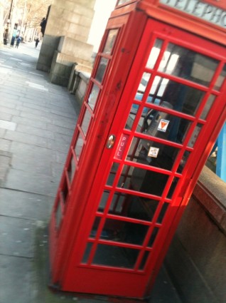 caixa de telefone vermelho
