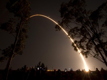 إطلاق الصواريخ في كاليفورنيا