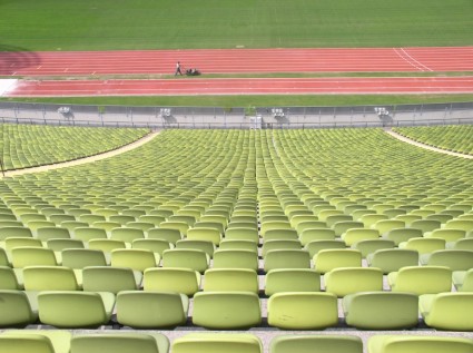 ряды стульев рядами мест oympiastadion