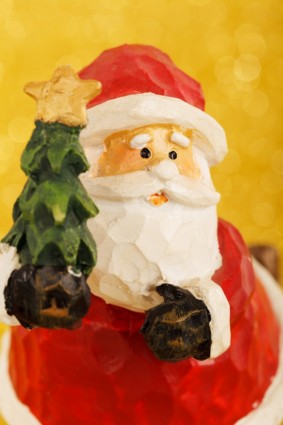 بابا نويل وشجرة عيد الميلاد
