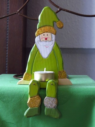 Babbo Natale verde seduta