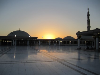 サウジアラビアの日没のモスク