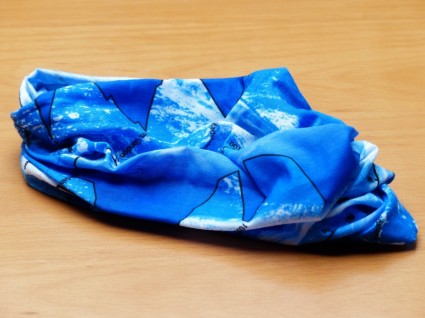foulard bleu coloré