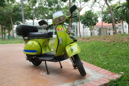 skuter motor hijau
