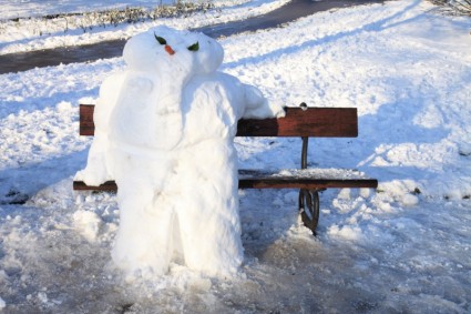 boneco de neve sentado