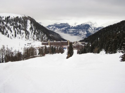 Ośrodek narciarski w dolinie