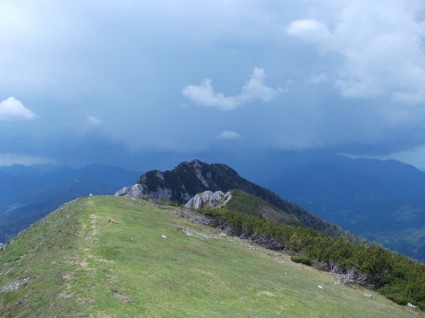 puncak gunung olseva Slovenia