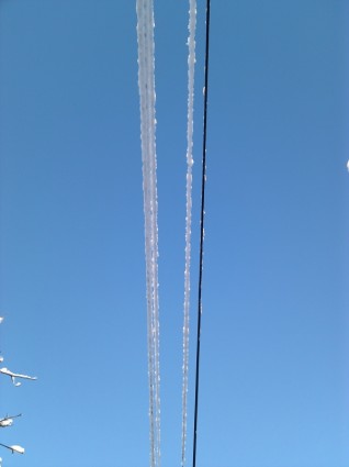 雪天空電線