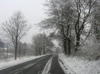 zaśnieżonej drodze