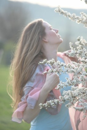 gadis bunga musim semi