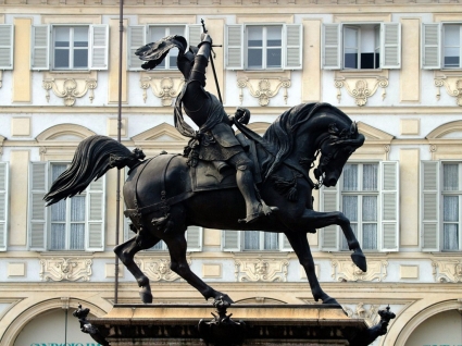 statua del duca di Savoia parati Italia mondo